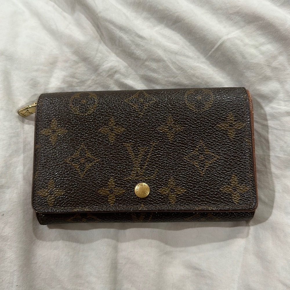Authentic Louis Vuitton monogram Porte-Monnaie